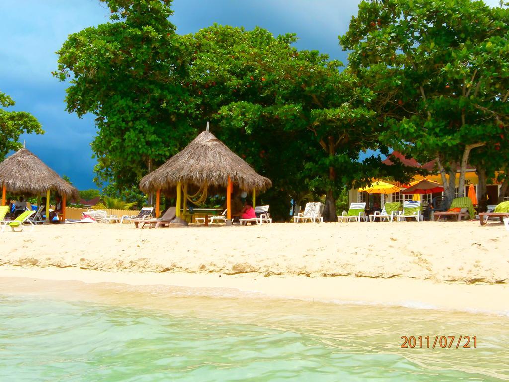 Coral Seas Beach Негрил Екстериор снимка