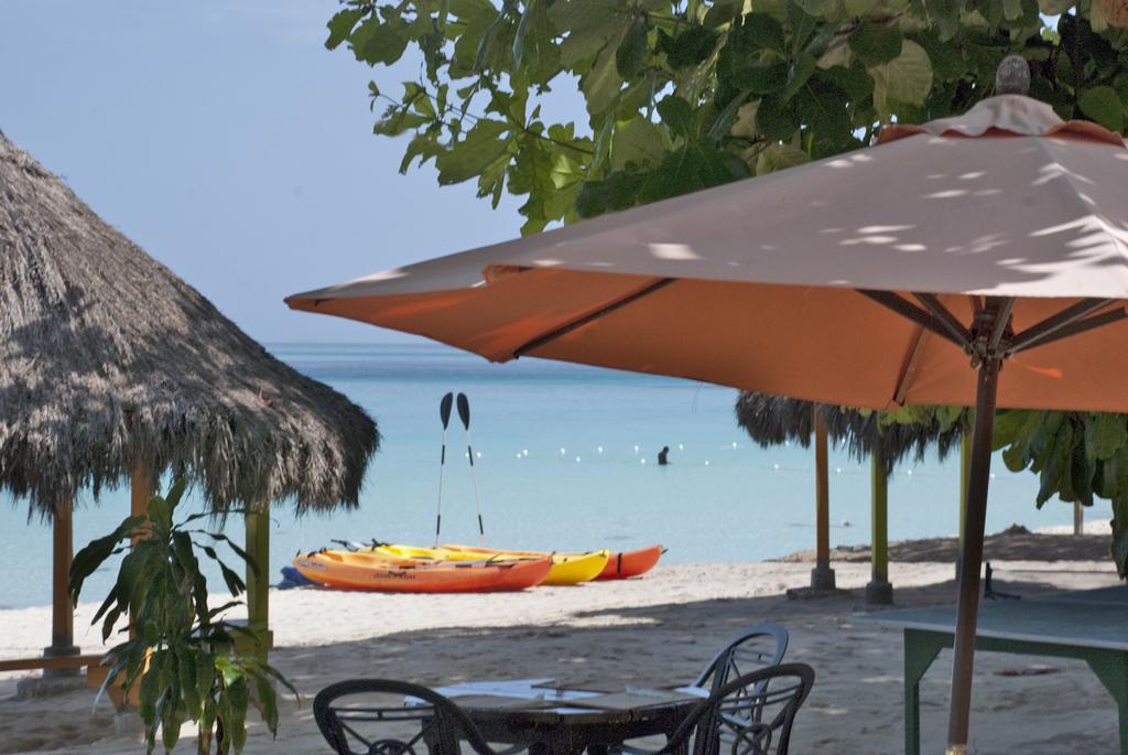 Coral Seas Beach Негрил Екстериор снимка