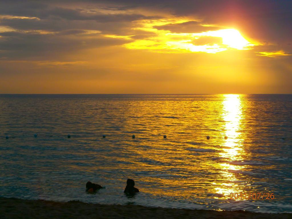 Coral Seas Beach Негрил Екстериор снимка