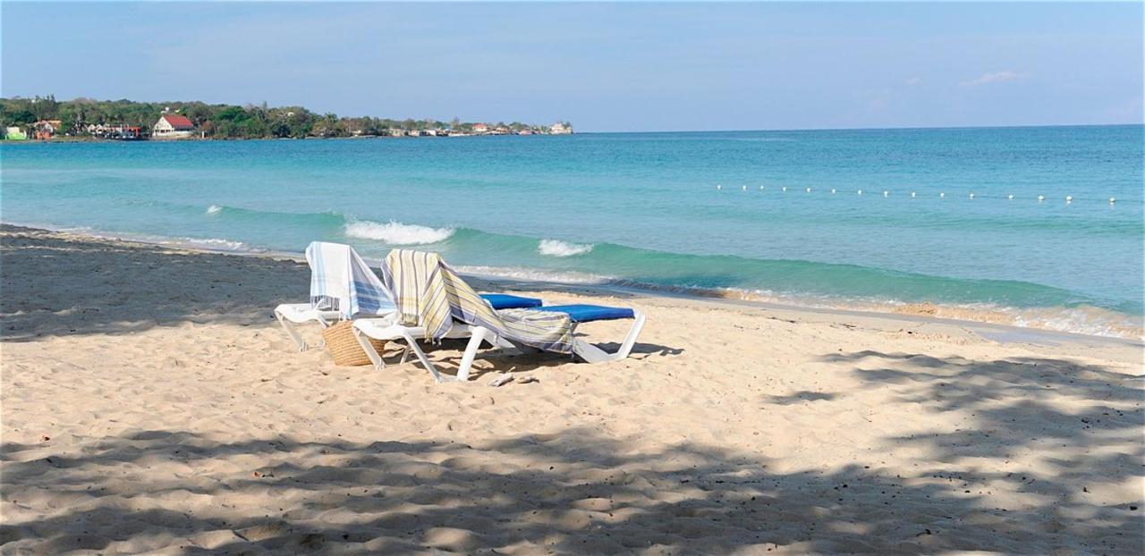 Coral Seas Beach Негрил Екстериор снимка